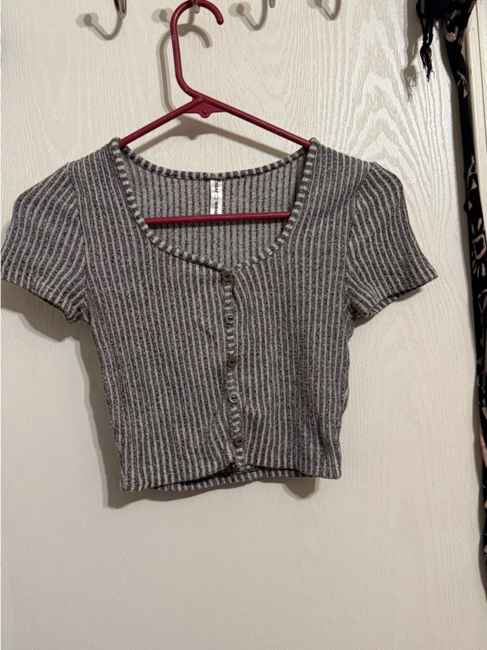 Ribbed Short-Sleeve Button Crop Top - Gray